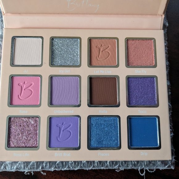 Murillo Twins - Brittany Murillo by Beauty Creations Eyeshadow Palette - Picture 1 of 4